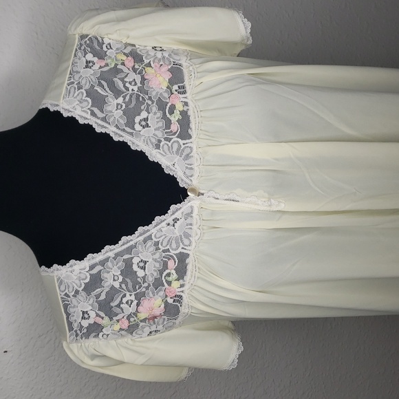 Shadowline Other - Vintage Shadowline Floral Embroidered Lacey Nylon Night Gown Dress Size M Yellow